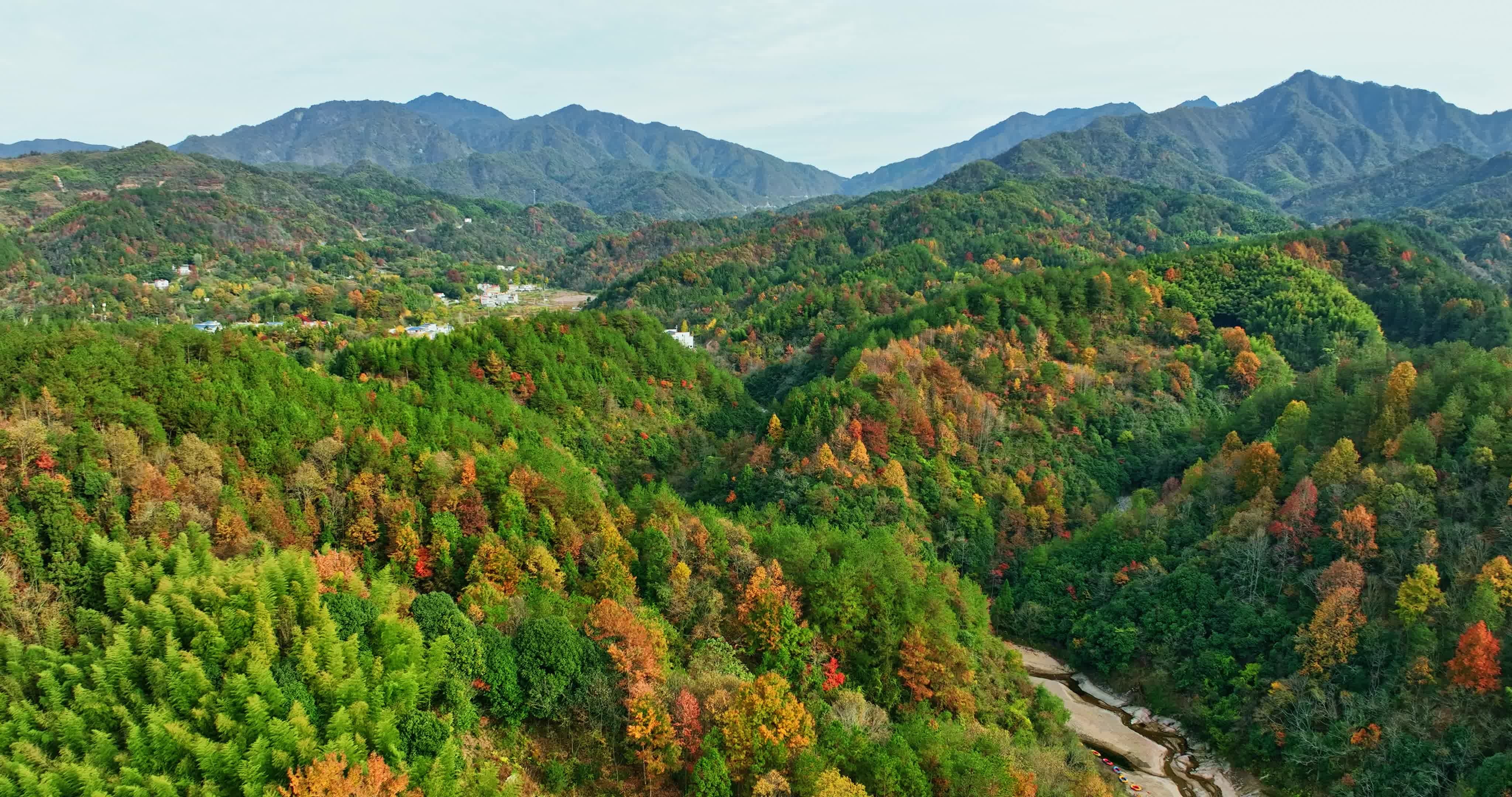 安徽金寨大别山秋天0072视频素材画面2