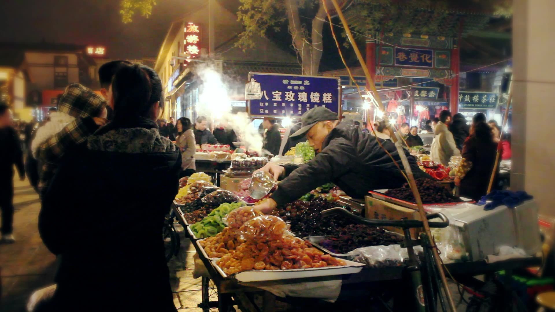 西安回民街景象视频素材画面3