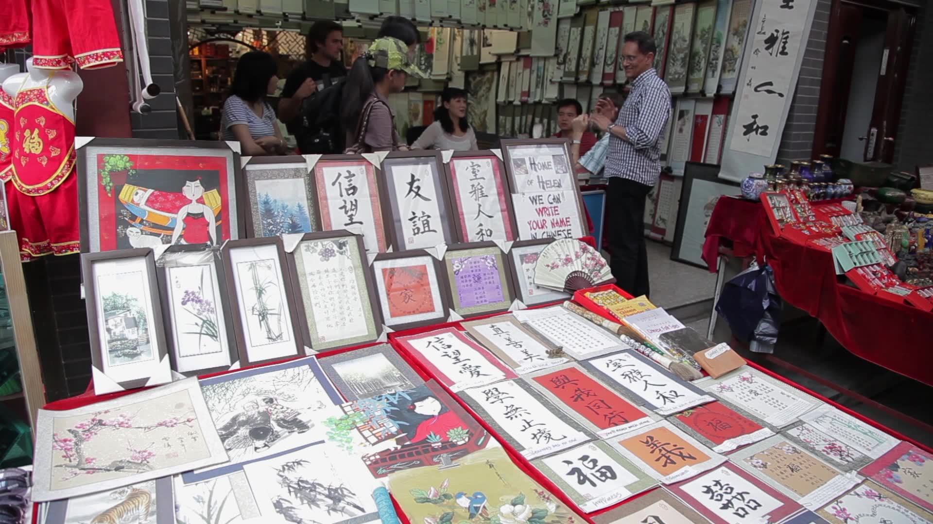 西安回民街旅游市场视频素材画面3