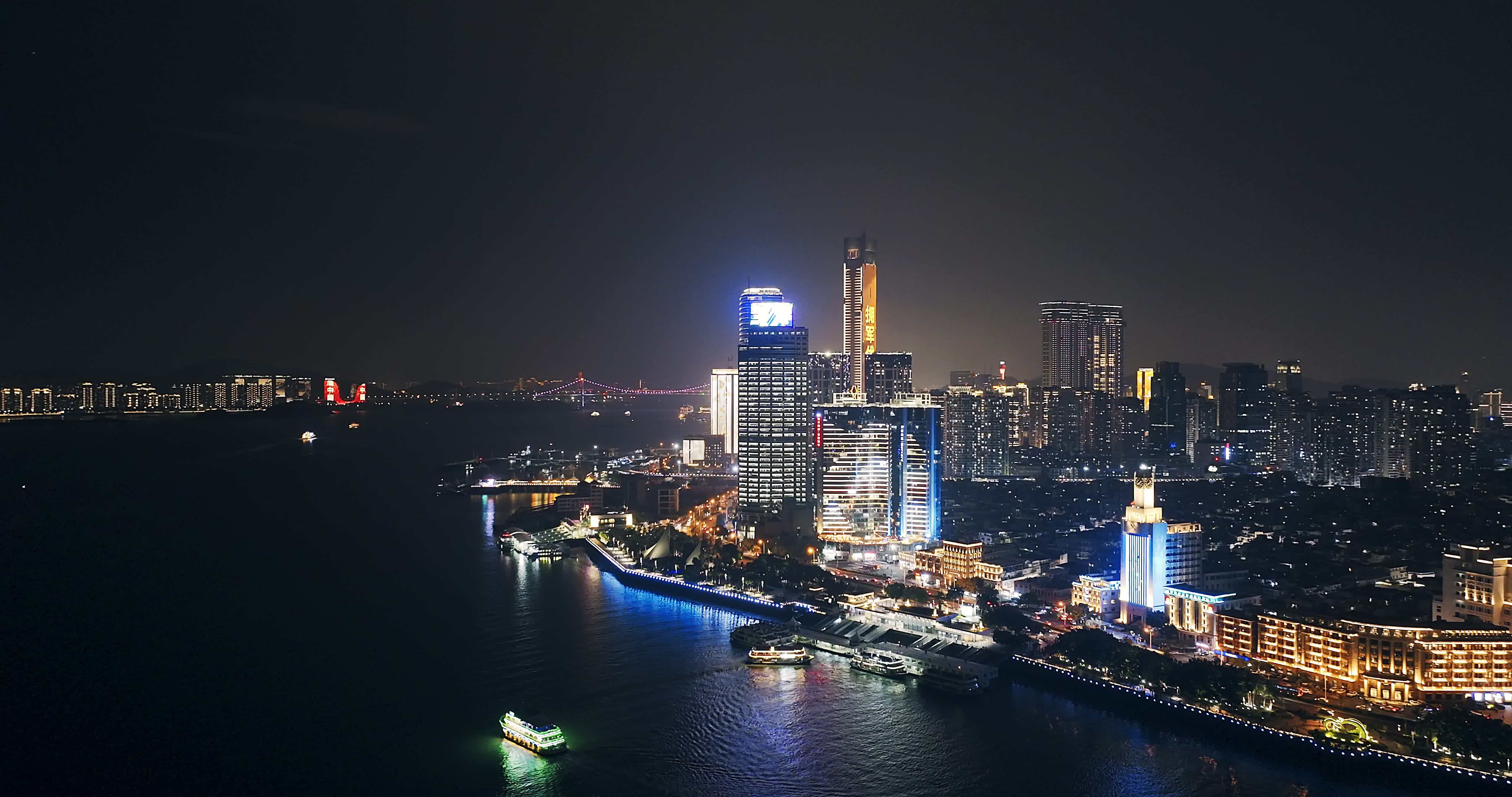 航拍鹭江道夜景灯光视频素材画面1