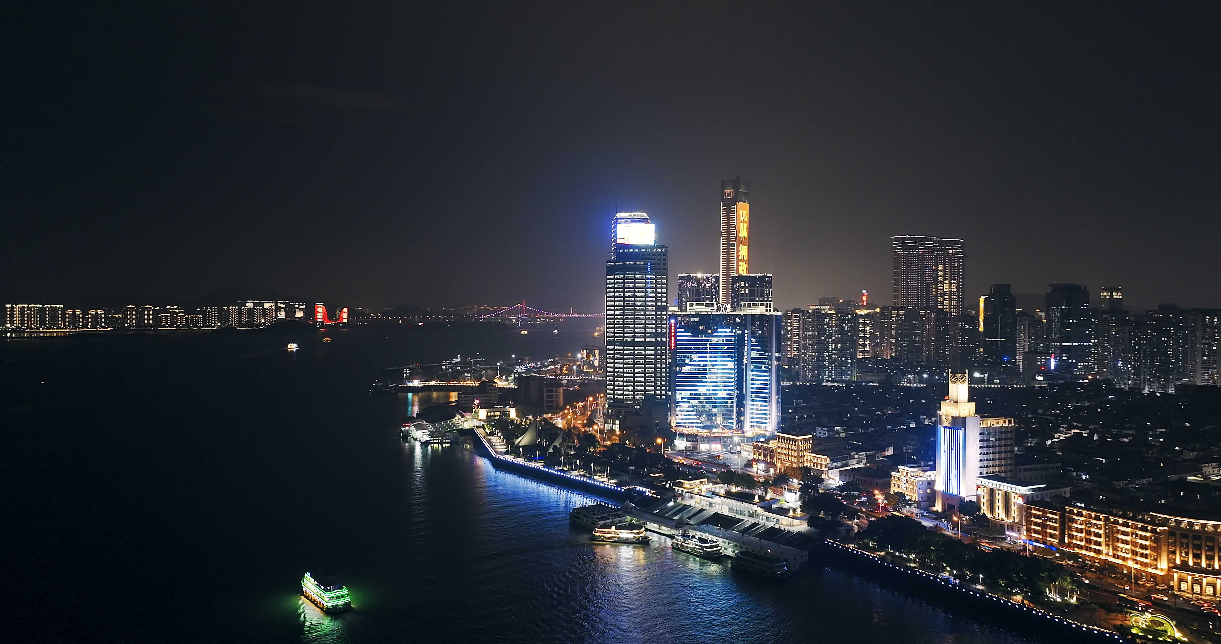航拍鹭江道夜景灯光视频素材画面2