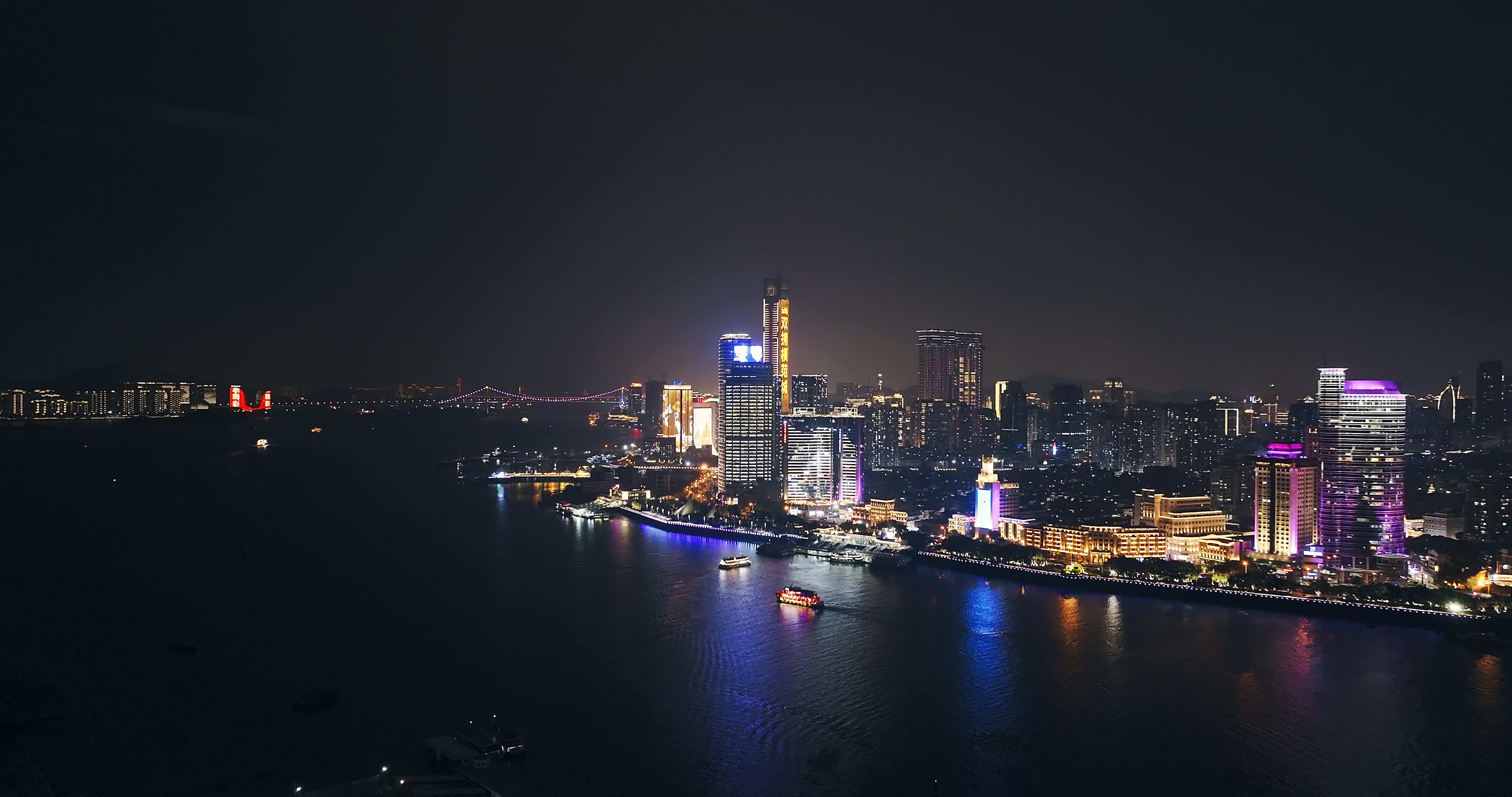 航拍鹭江道夜景灯光视频素材画面2