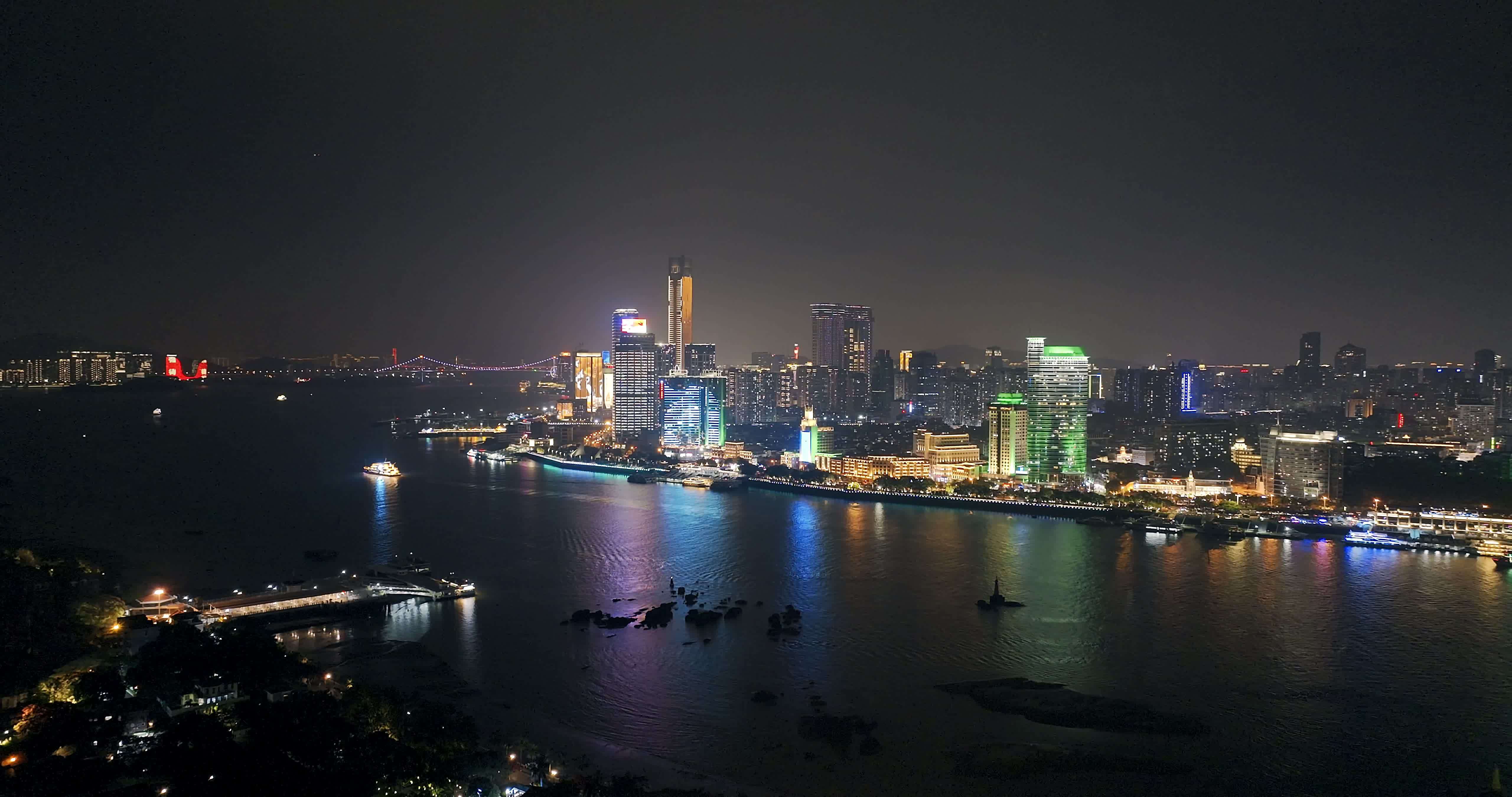 航拍鹭江道夜景灯光视频素材画面3