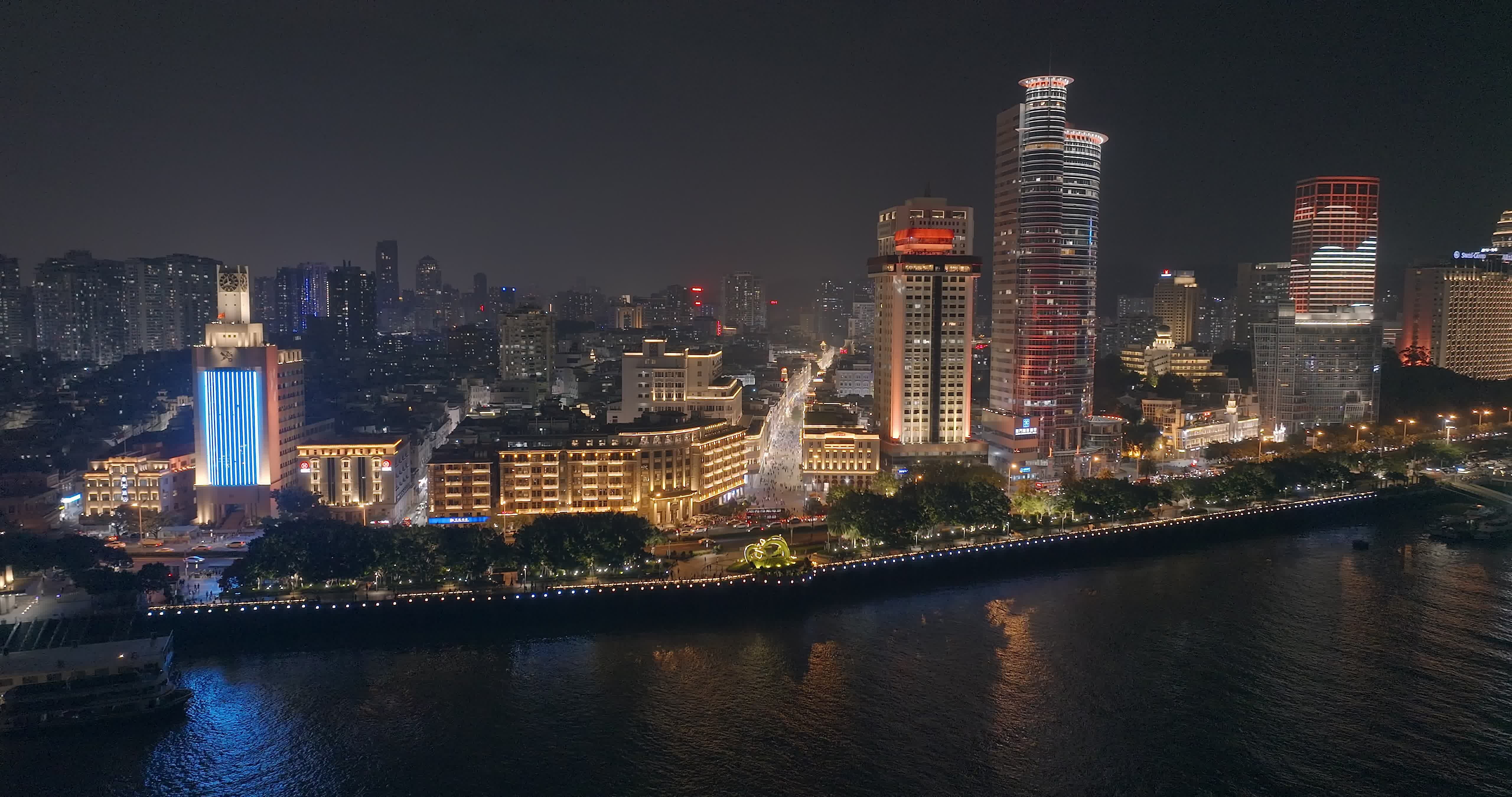 航拍鹭江道夜景灯光视频素材画面1