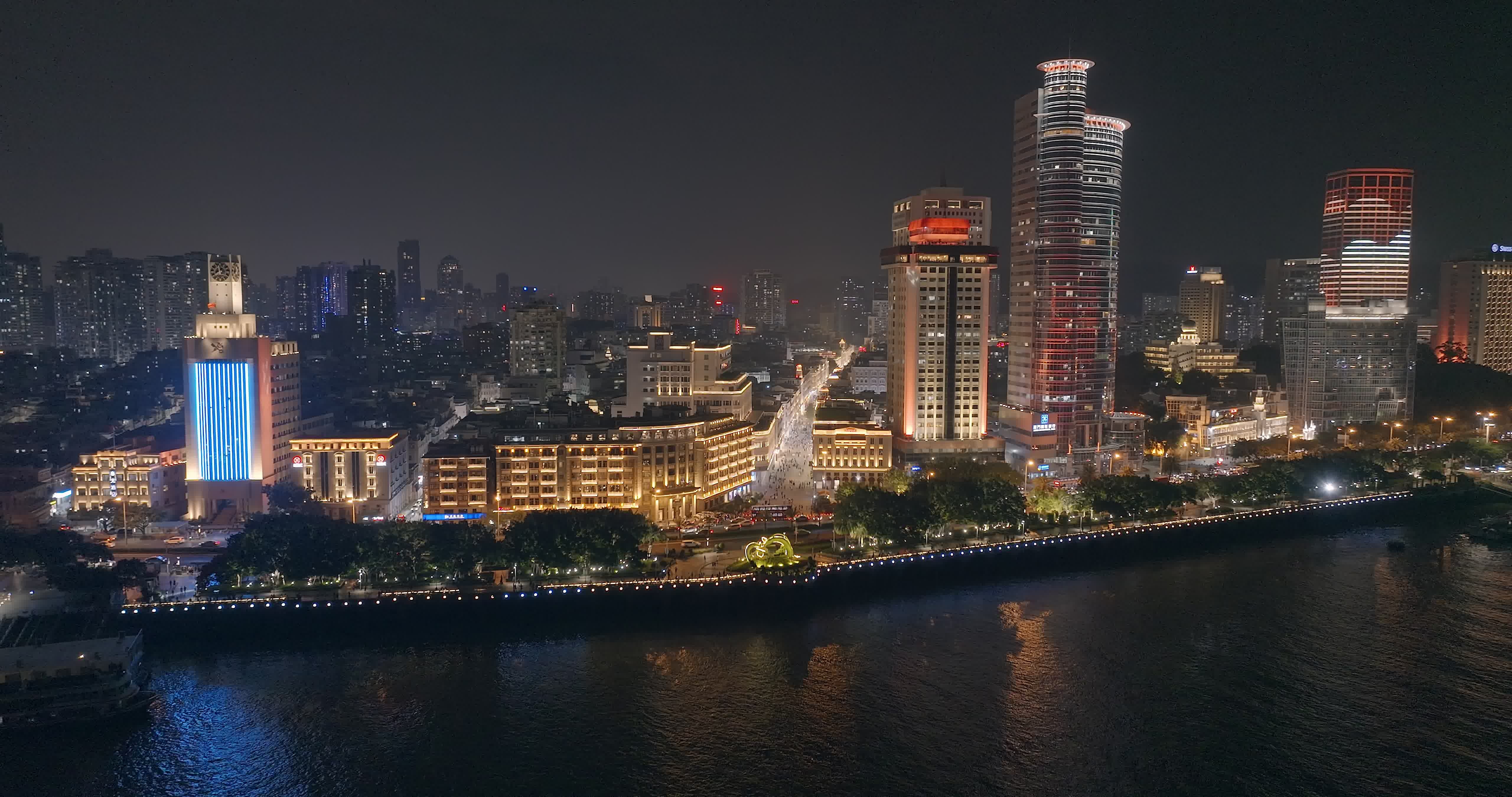 航拍鹭江道夜景灯光视频素材画面4