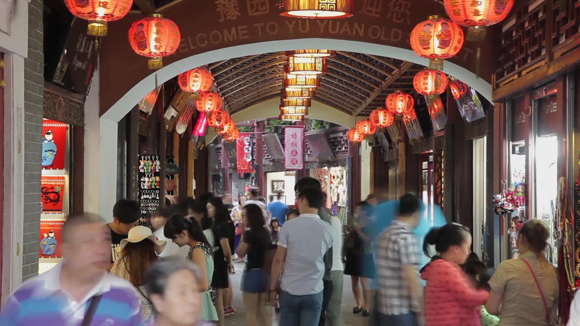 上海城隍庙人流视频素材画面1