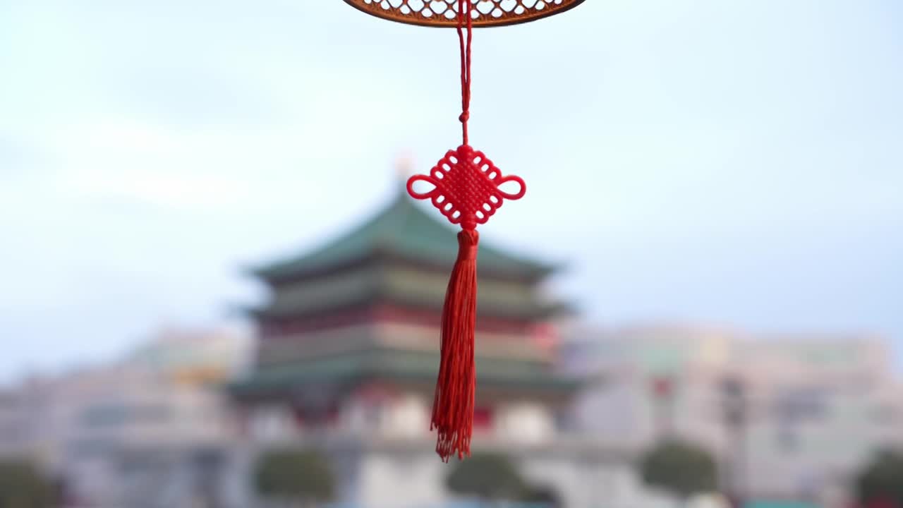西安钟楼回民街空镜视频素材画面1