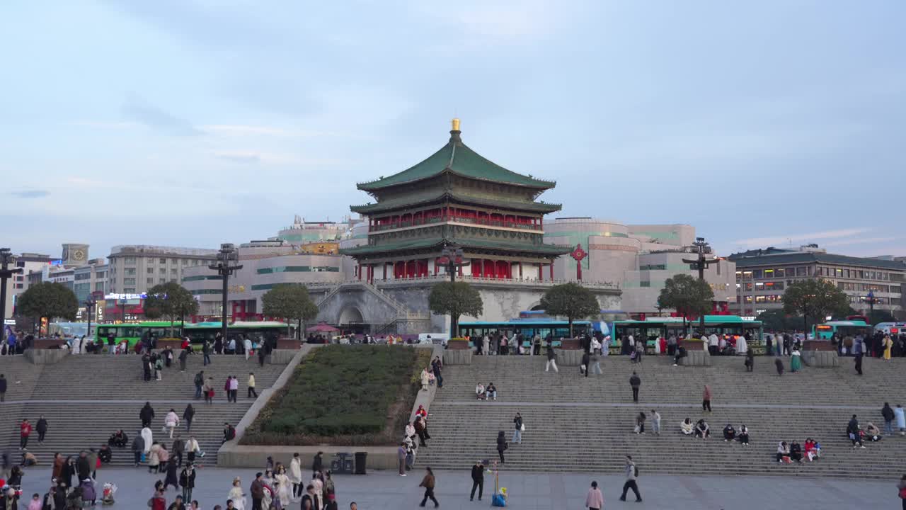 西安钟楼回民街空镜视频素材画面3