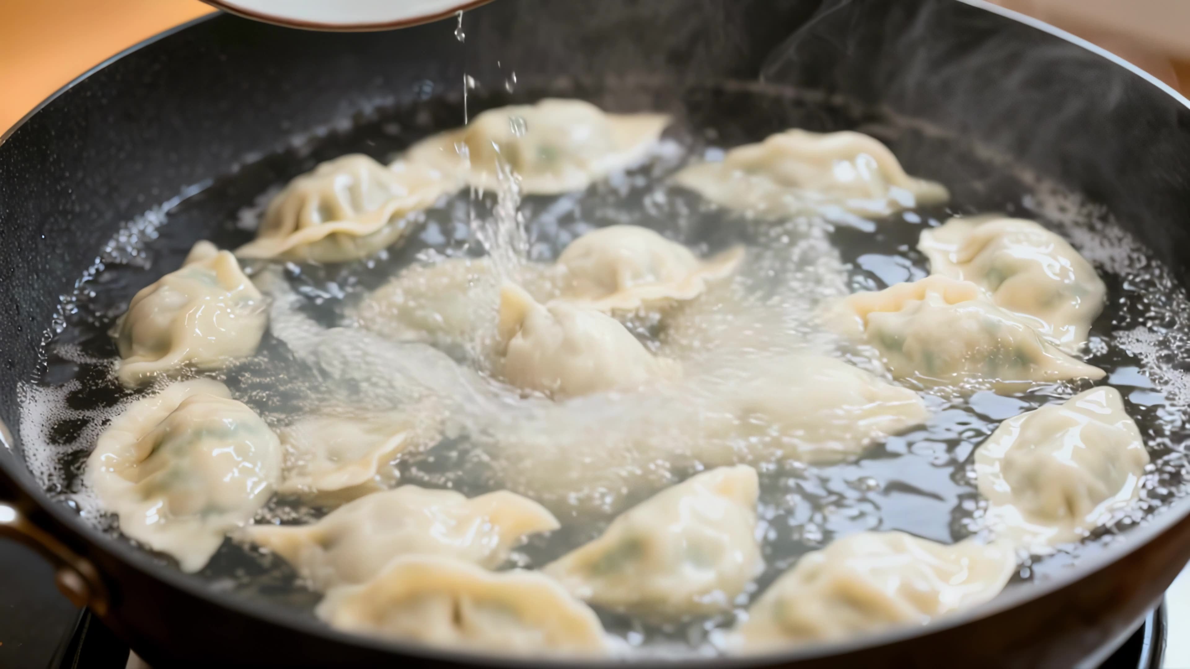 过年饺子包饺子春节一盘水饺吃饺子新年新春视频素材画面2