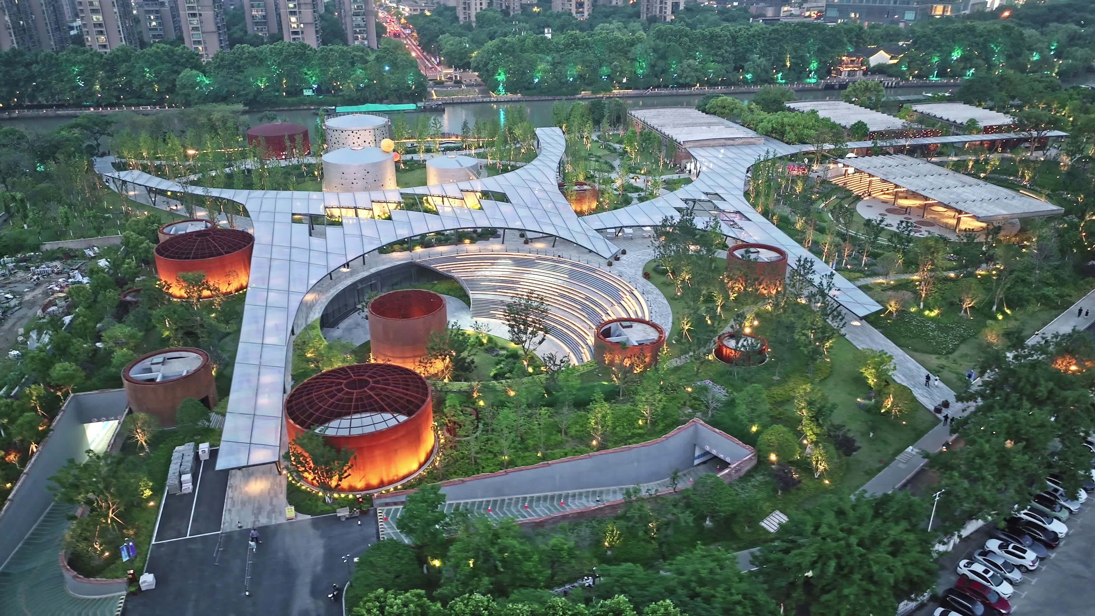 杭州小河公园夜景航拍视频素材画面1