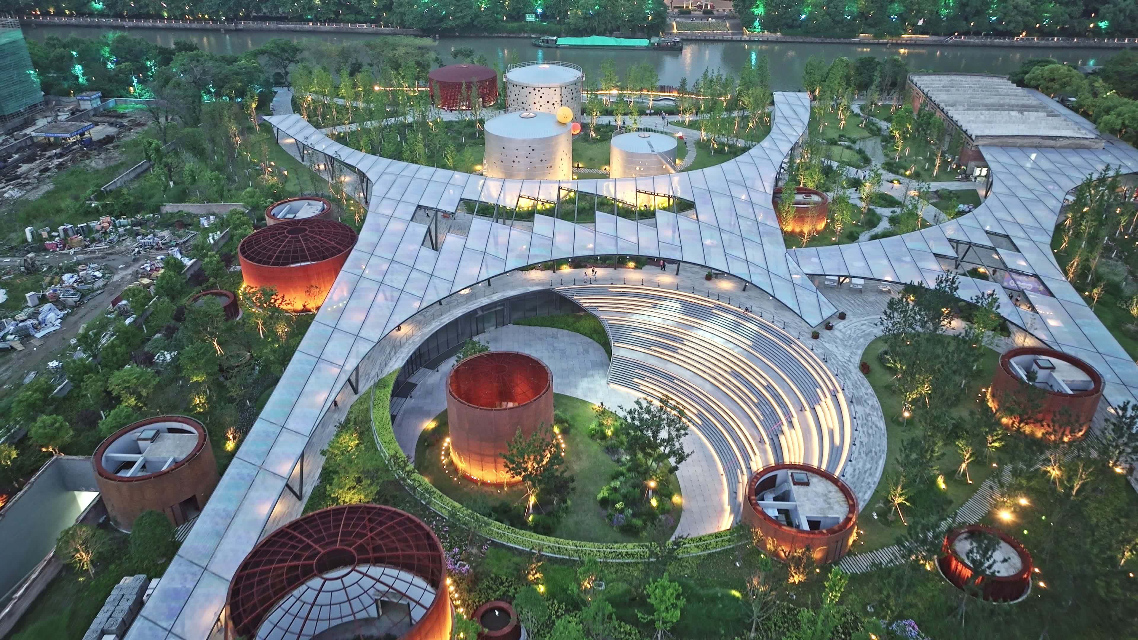 杭州小河公园夜景航拍视频素材画面4