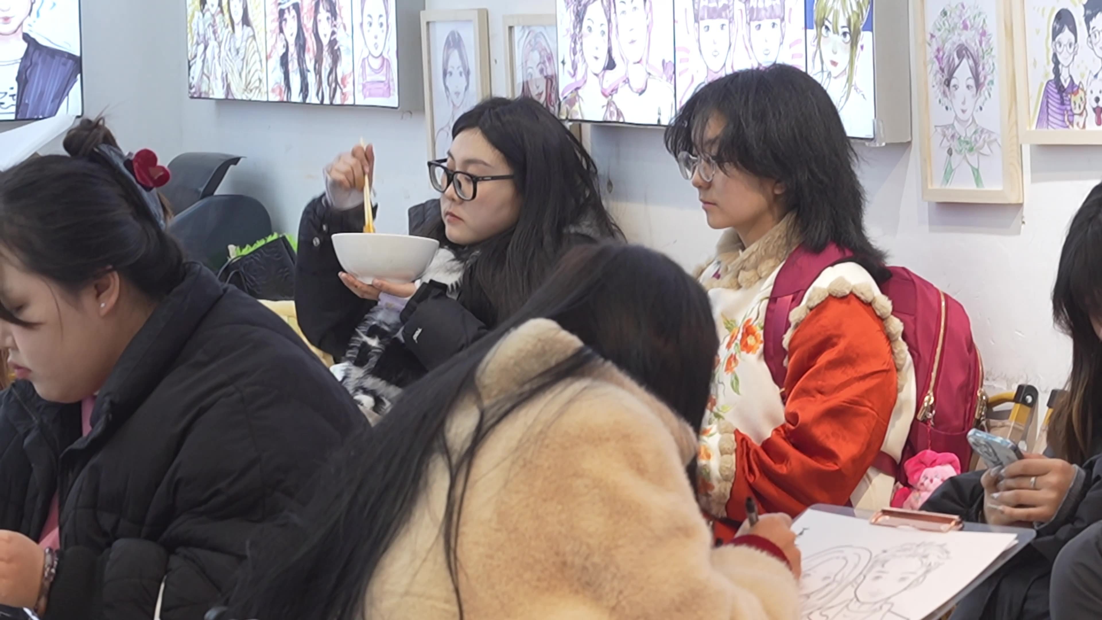 西安鼓楼回民街西羊市春节游客(2)视频素材画面2