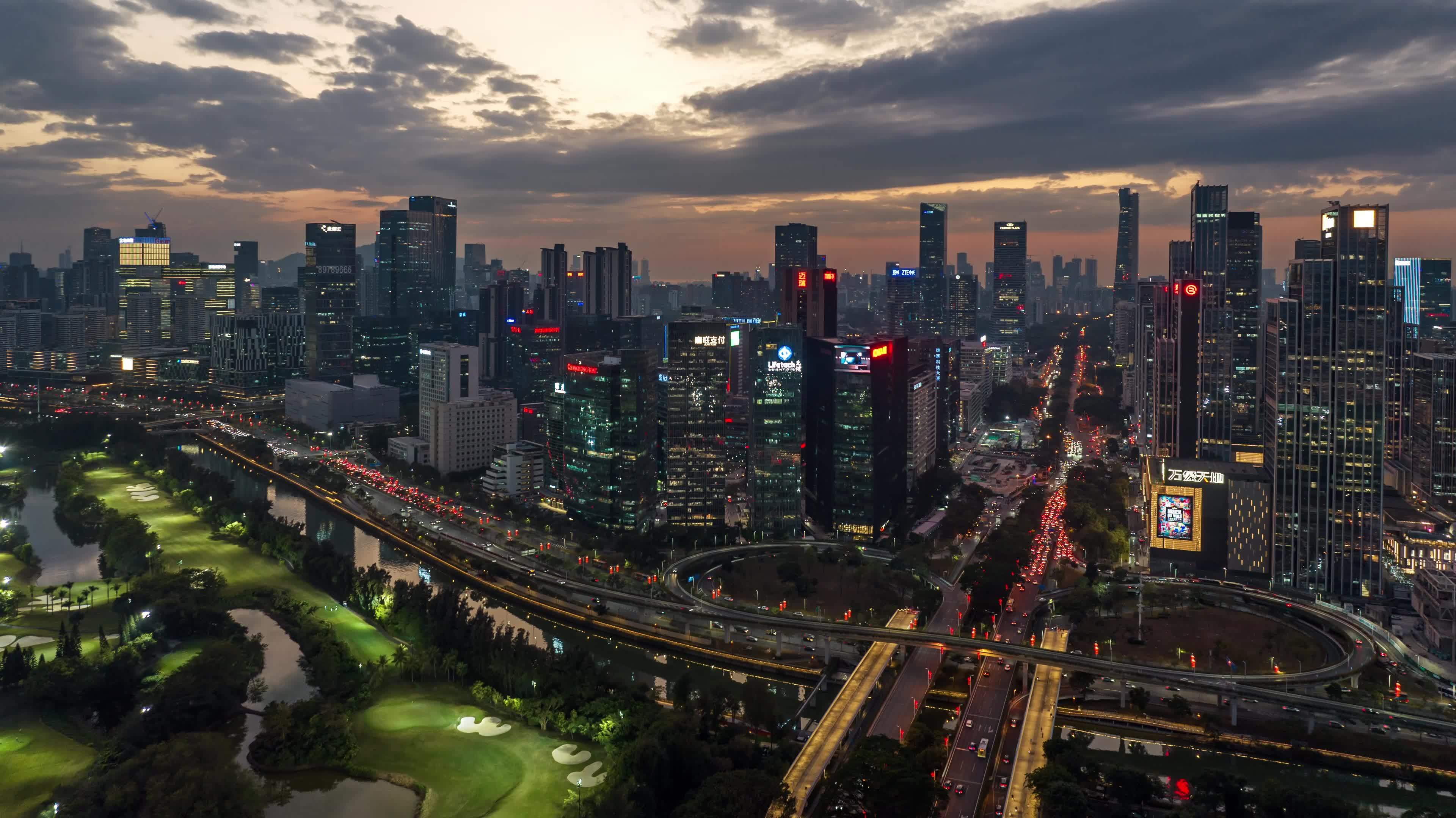 航拍深圳科技园与深南大道天桥夜景延时视频素材画面2