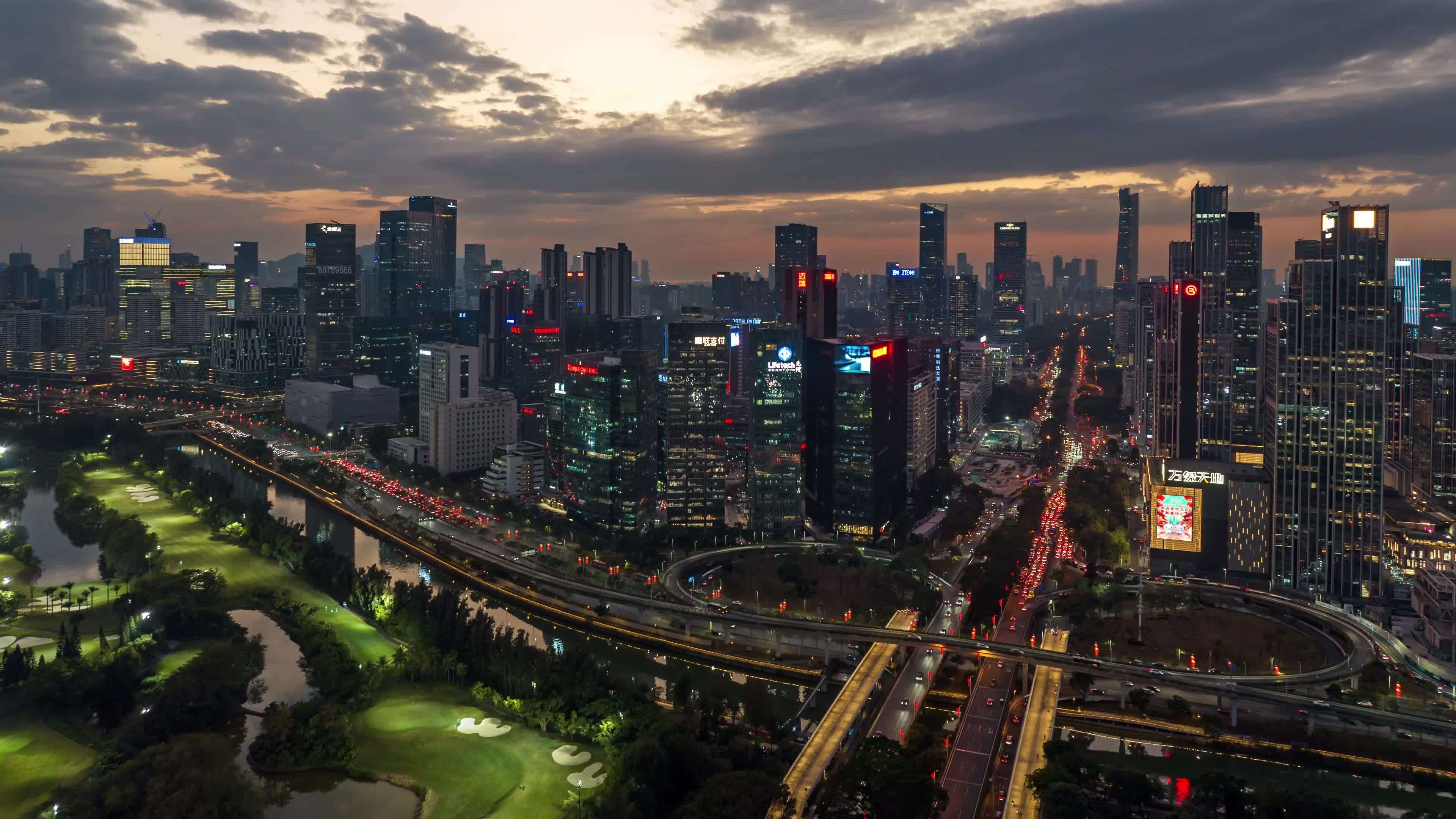 航拍深圳科技园与深南大道天桥夜景延时视频素材画面3