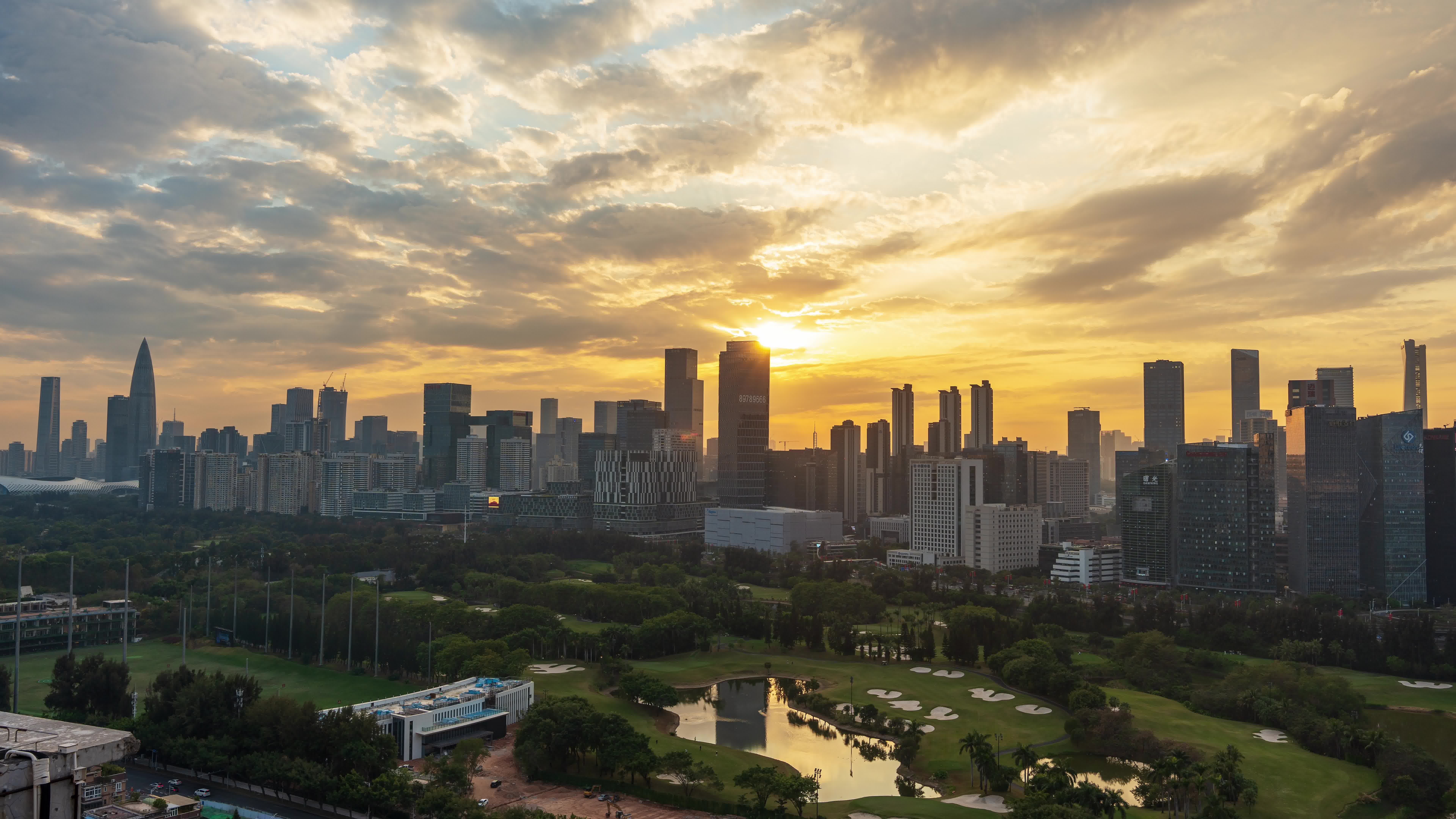 深圳南山科技园全景日落8k延时日转夜视频素材画面4