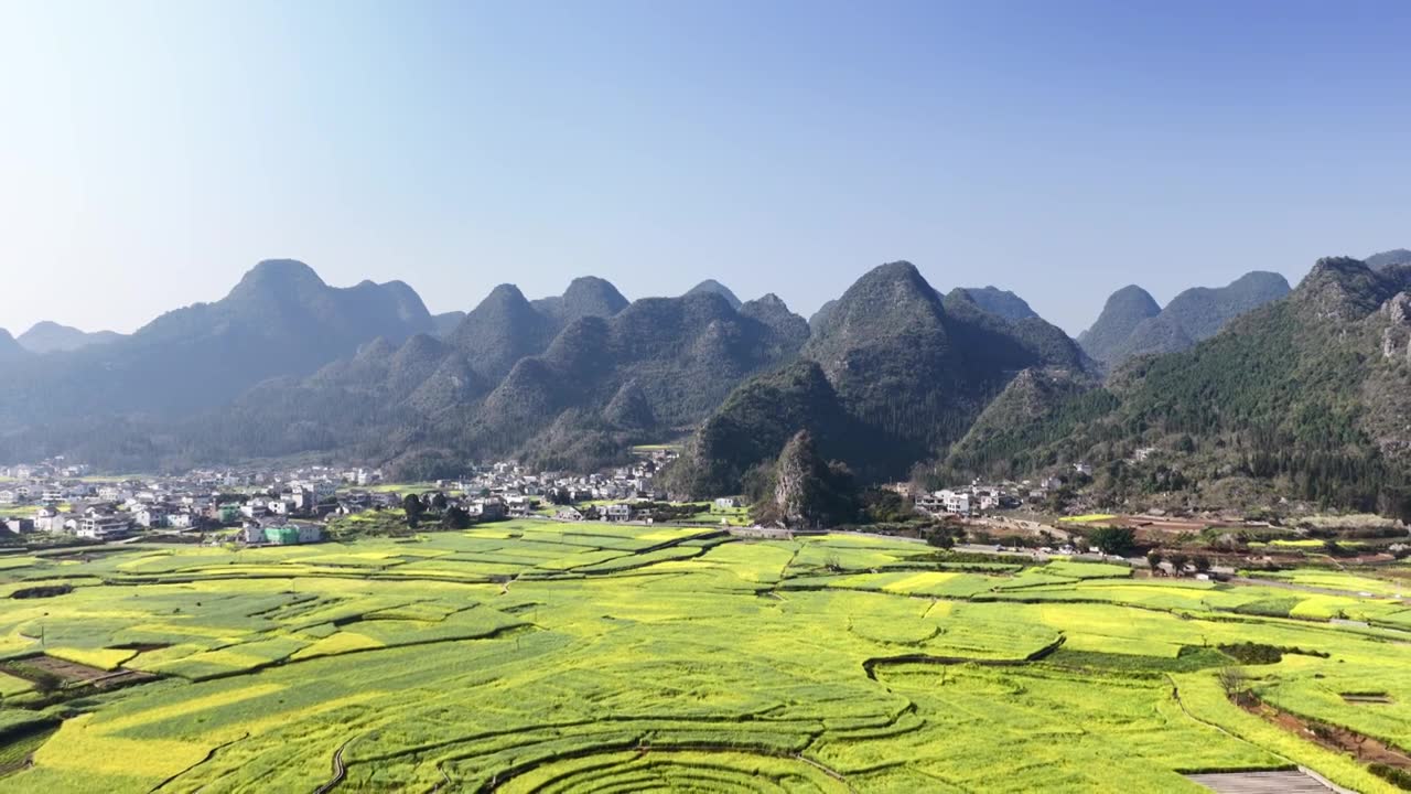 贵州万峰林八卦田航拍视频素材画面1