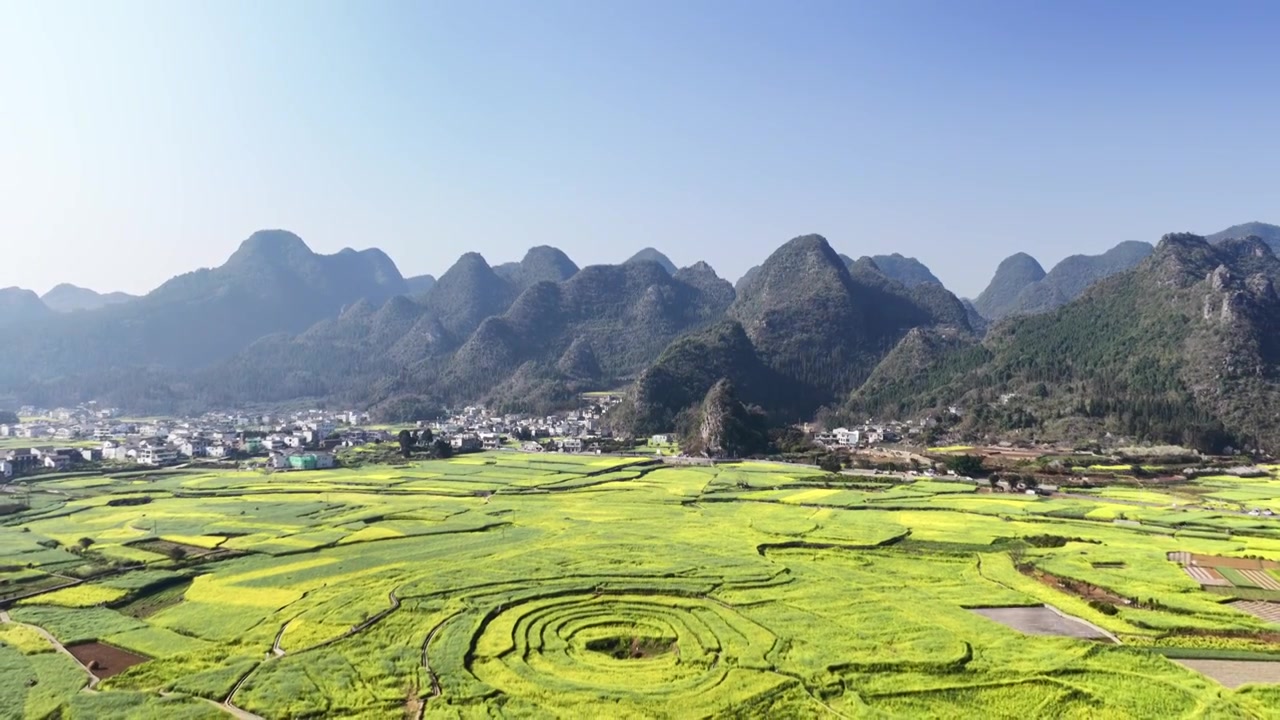 贵州万峰林八卦田航拍视频素材画面4