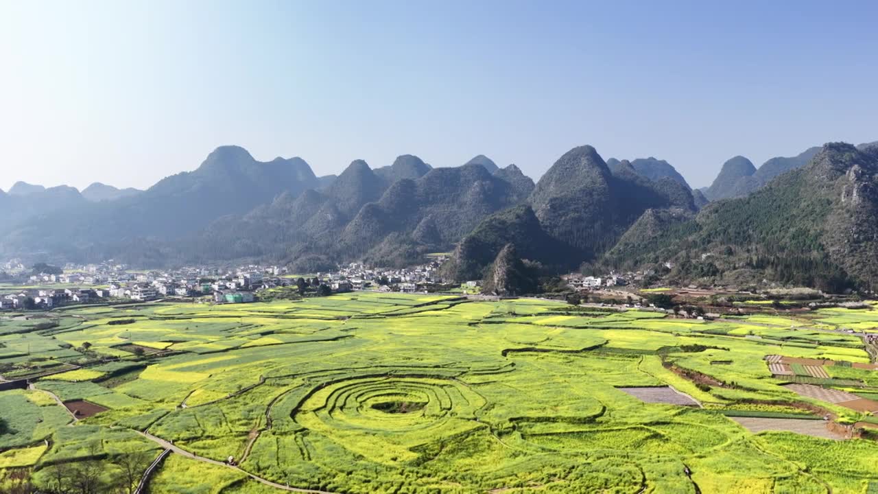 贵州万峰林八卦田航拍视频素材画面1
