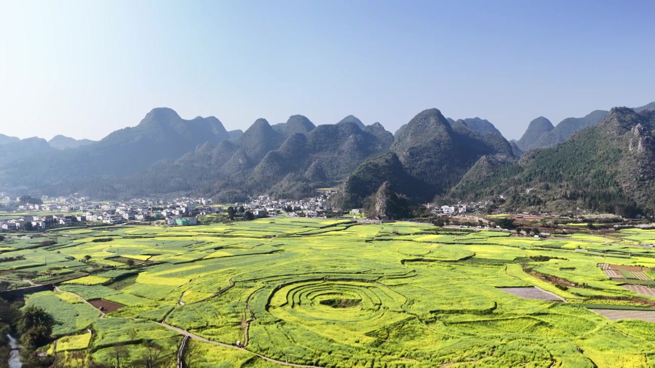 贵州万峰林八卦田航拍视频素材画面3