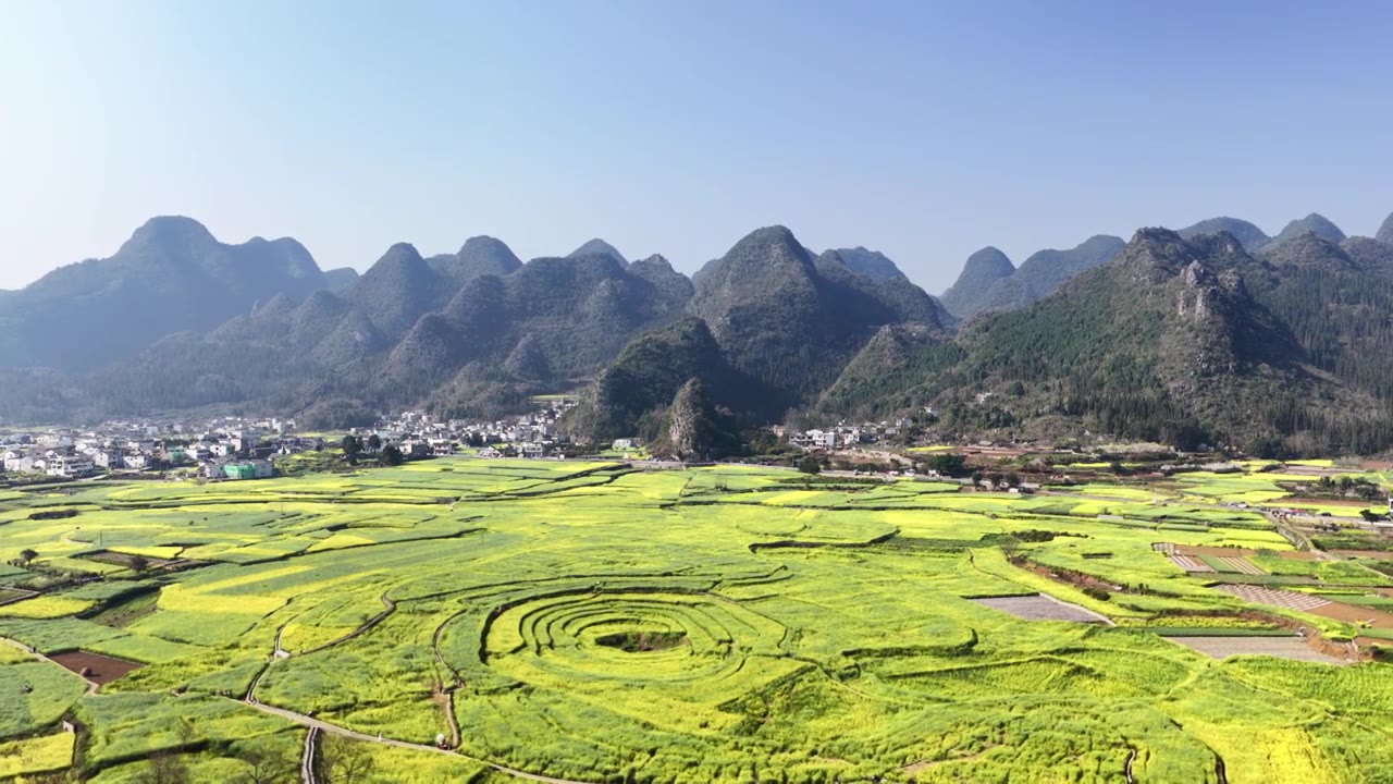 贵州万峰林八卦田航拍视频素材画面4