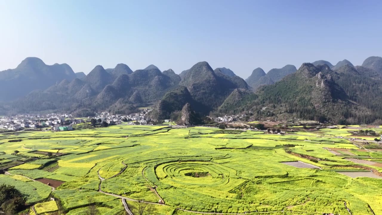 贵州万峰林八卦田航拍视频素材画面4