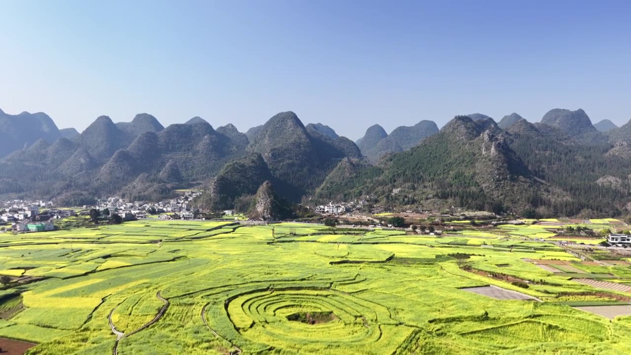贵州万峰林八卦田航拍视频素材画面4