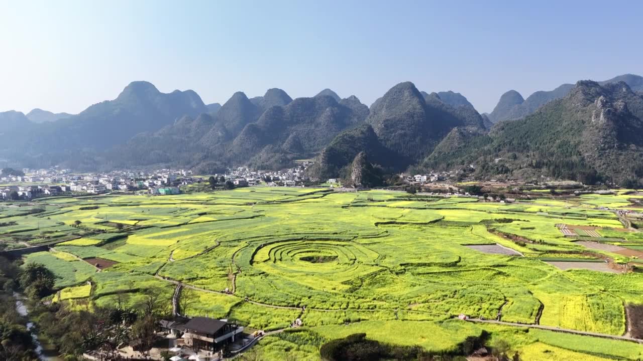 贵州万峰林八卦田航拍视频素材画面1