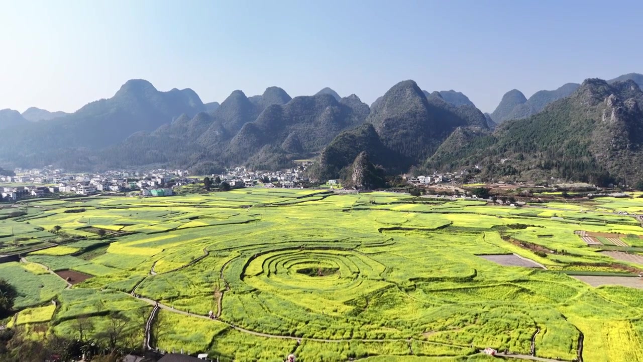 贵州万峰林八卦田航拍视频素材画面3