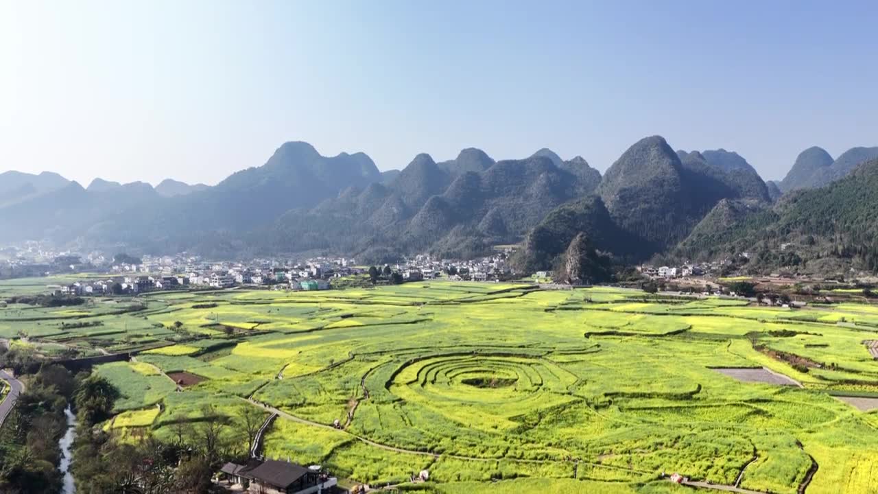 贵州万峰林八卦田航拍视频素材画面1