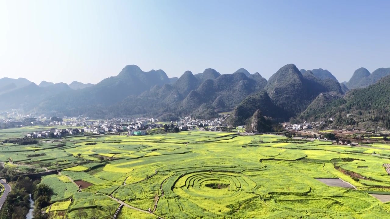 贵州万峰林八卦田航拍视频素材画面3