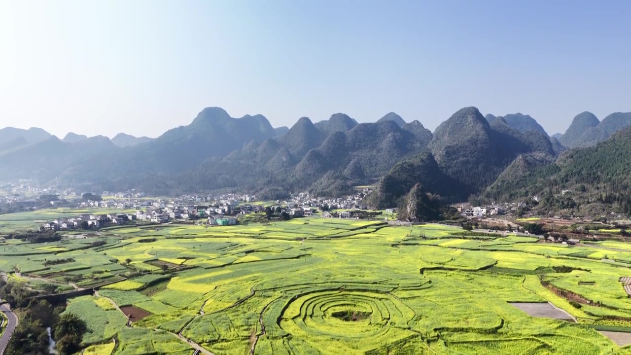 贵州万峰林八卦田航拍视频素材画面4
