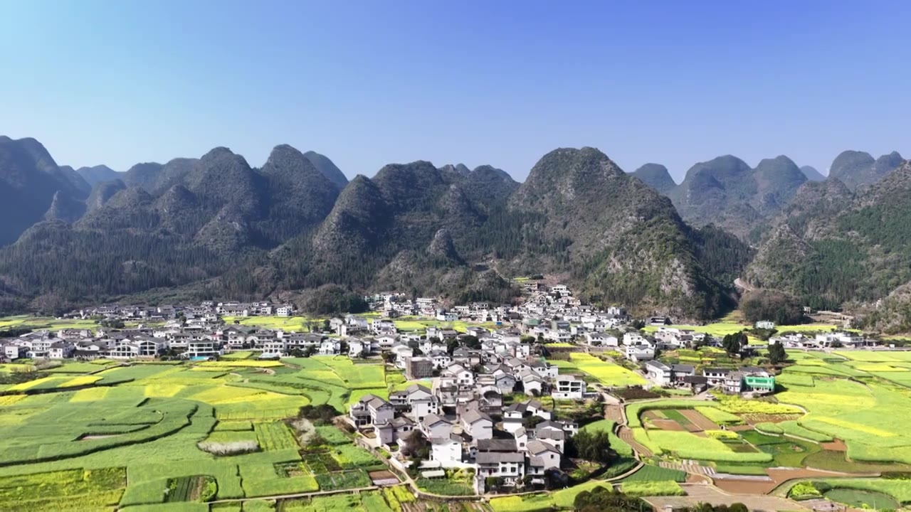 贵州万峰林八卦田航拍视频素材画面4