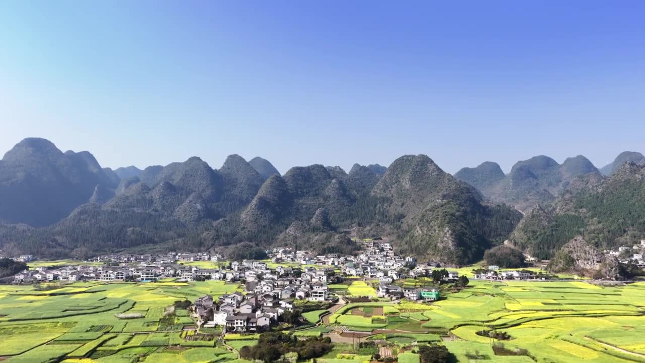 贵州万峰林八卦田航拍视频素材画面1