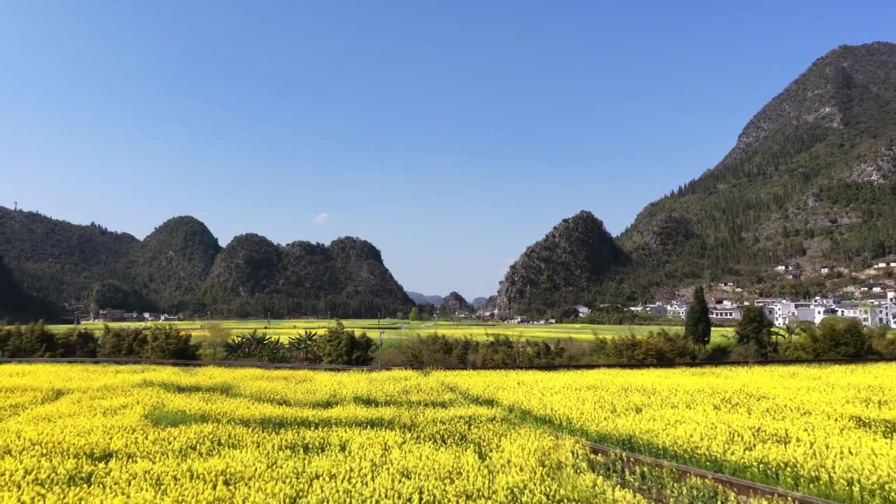 贵州万峰林八卦田航拍视频素材画面1