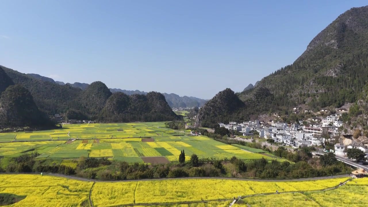 贵州万峰林八卦田航拍视频素材画面4