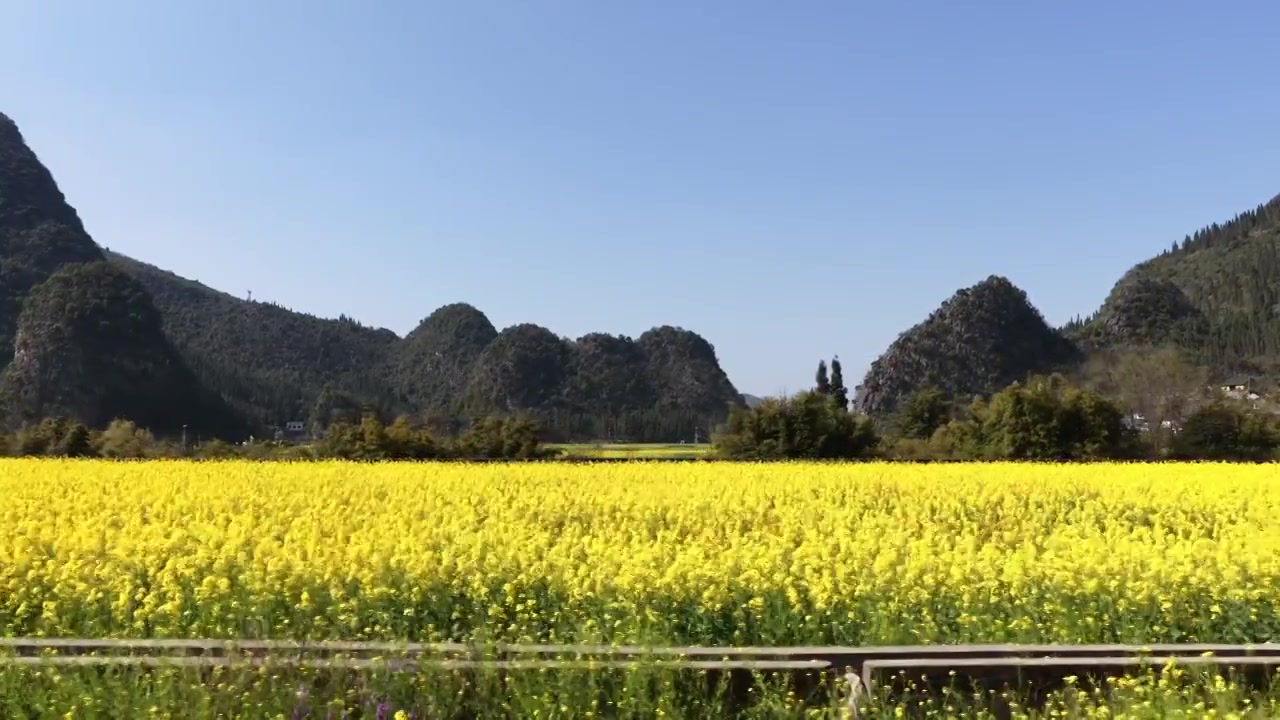 贵州万峰林八卦田航拍视频素材画面3