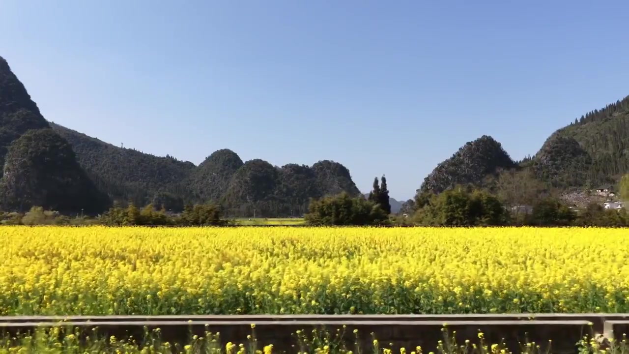 贵州万峰林八卦田航拍视频素材画面4