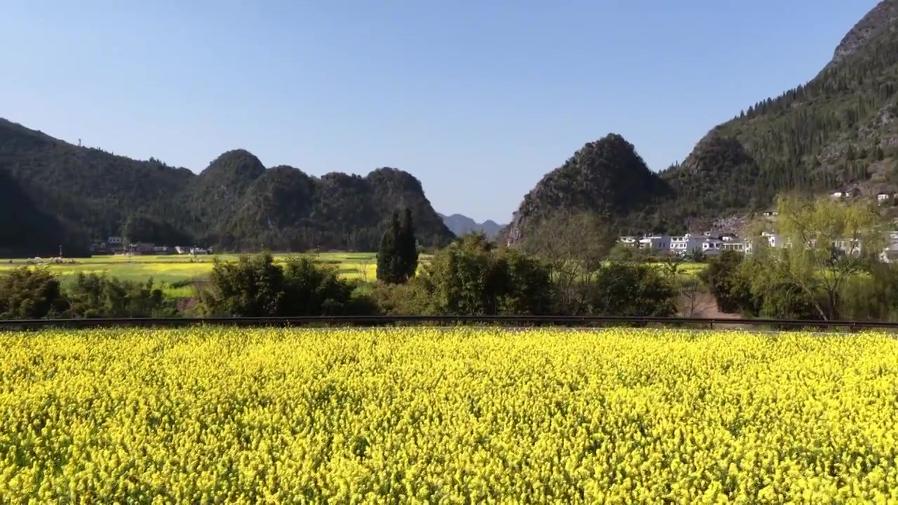 贵州万峰林八卦田航拍视频素材画面4