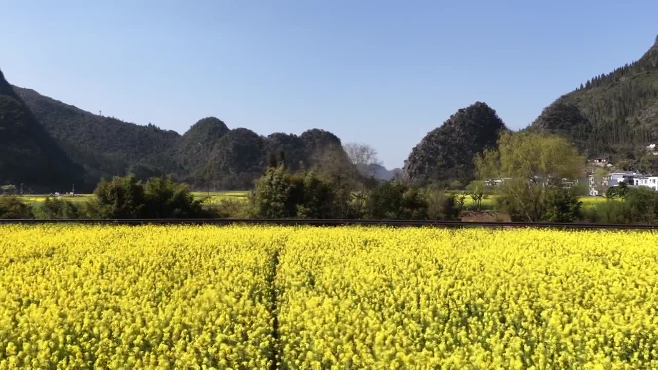 贵州万峰林八卦田航拍视频素材画面1