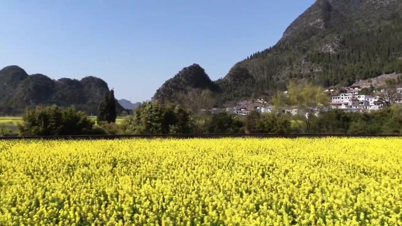 贵州万峰林八卦田航拍视频素材画面4