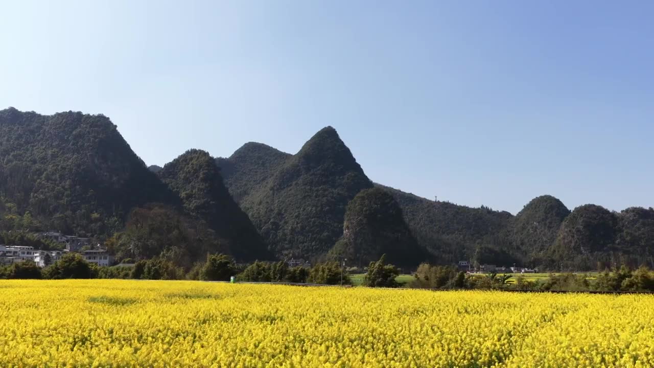 贵州万峰林八卦田航拍视频素材画面1