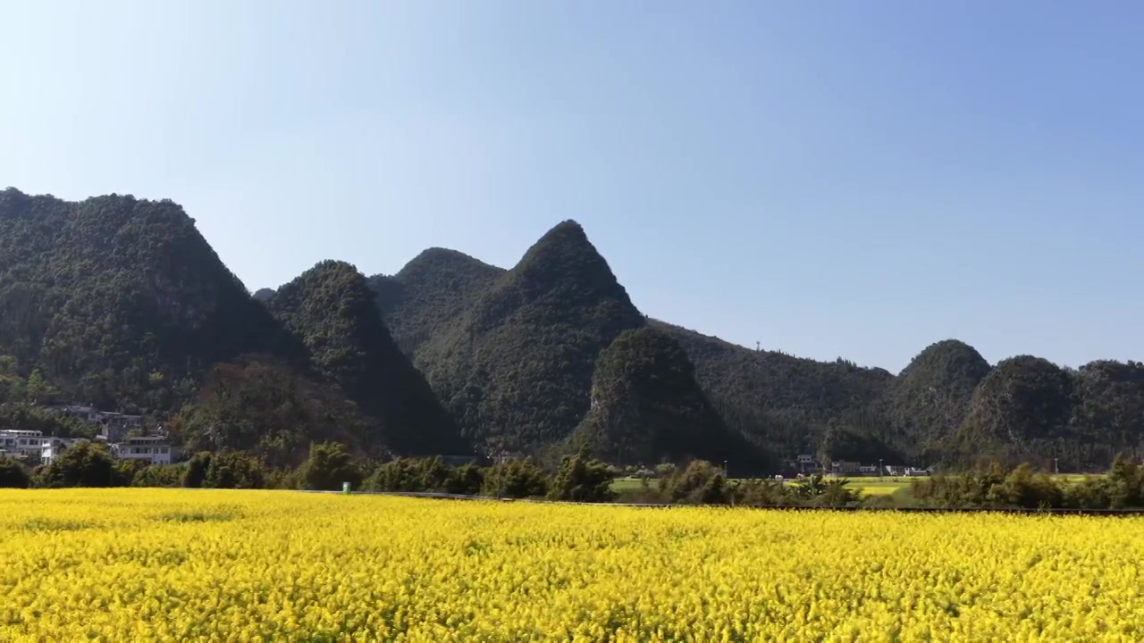 贵州万峰林八卦田航拍视频素材画面3
