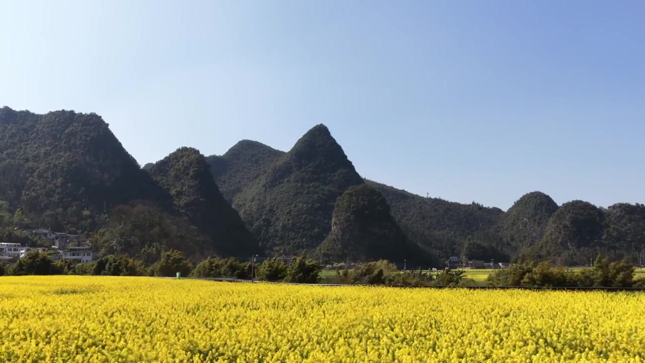 贵州万峰林八卦田航拍视频素材画面4
