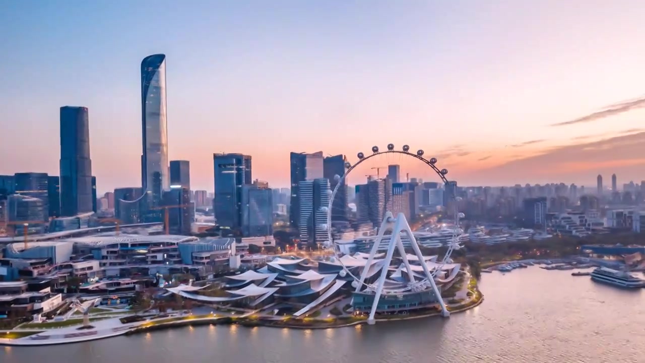 中国江苏苏州金鸡湖摩天轮城市天际线夜景航拍环绕延时摄影视频素材画面4