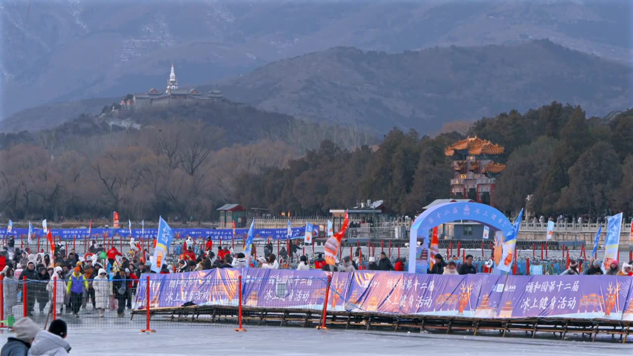 升格拍摄冬天北京颐和园冰场视频素材画面1