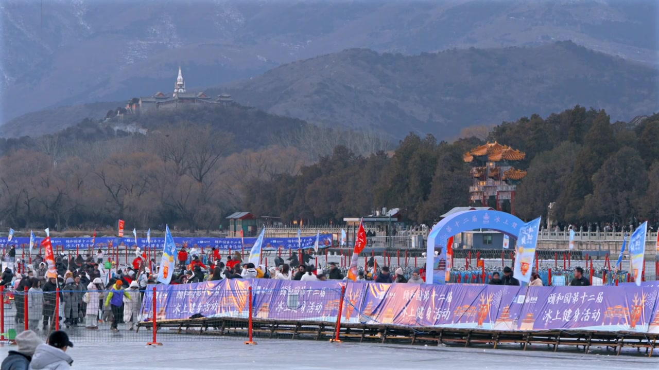 升格拍摄冬天北京颐和园冰场视频素材画面3