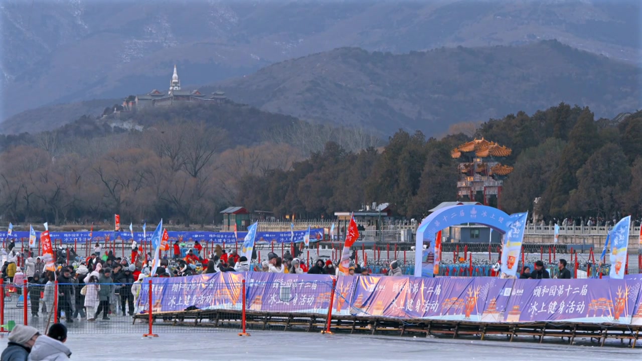 升格拍摄冬天北京颐和园冰场视频素材画面4