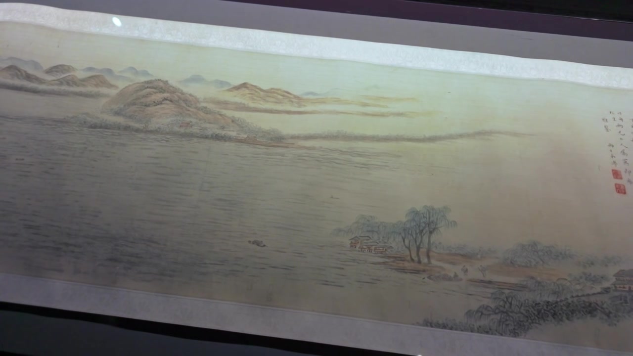 杭州博物馆古籍书页展示视频素材画面3