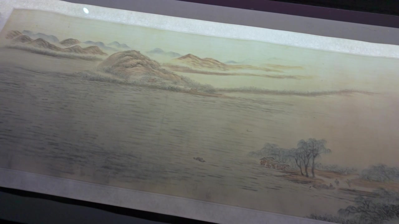 杭州博物馆古籍书页展示视频素材画面4