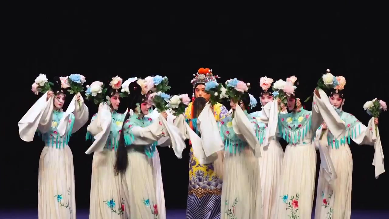 中国传统非遗戏曲昆曲牡丹亭游园惊梦视频素材画面4
